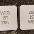 ein bierdeckel hat zwei seiten